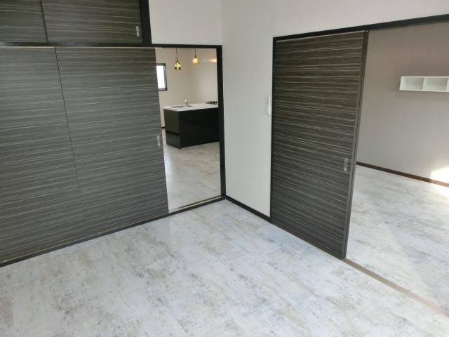 その他部屋・スペース　モノトーンの色調で落着いた雰囲気