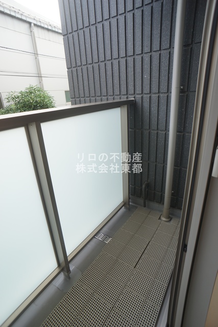 バルコニー　バルコニーがあるので洗濯物を太陽の下で干すことができます♪