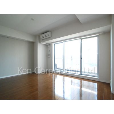 居室・リビング　同タイプ8階のお部屋を撮影。仕様が異なることがあります。