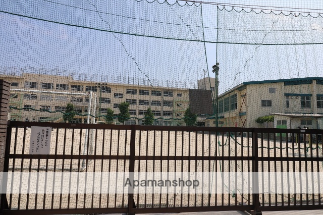 小学校　新井小学校（小学校）まで124m