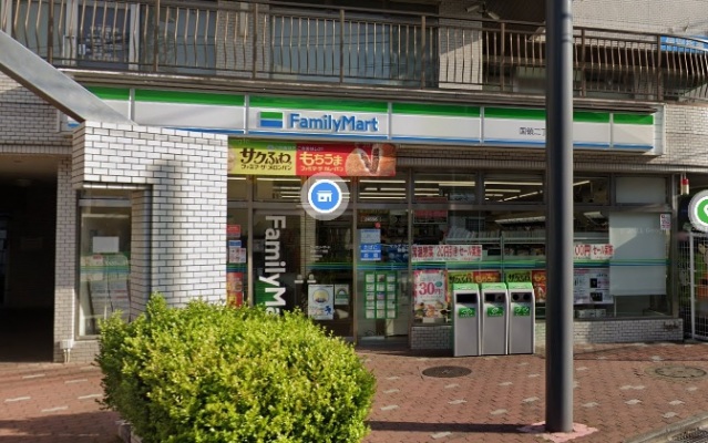 コンビニ　ファミリーマート国領二丁目店（コンビニ）まで211m
