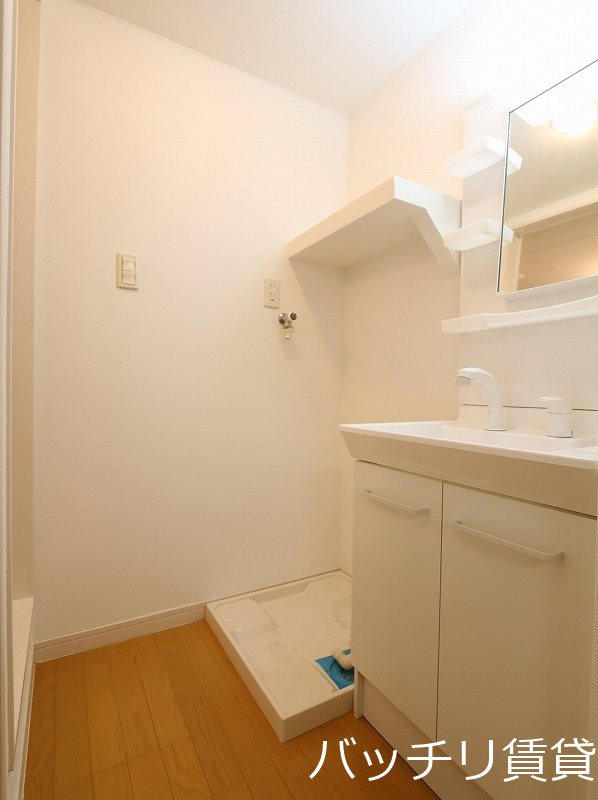 洗面設備　※同型タイプの為、現状を優先いたします