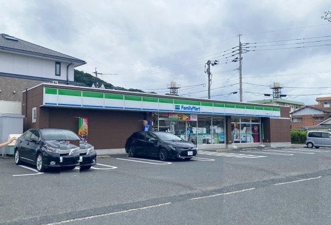 コンビニ　☆ファミリーマート 小倉富野インター店（コンビニ）まで950m