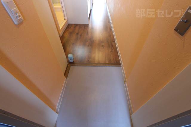 玄関　５０５号室の写真