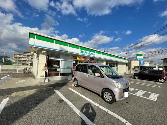コンビニ　ファミリーマート西条東店（コンビニ）まで521m