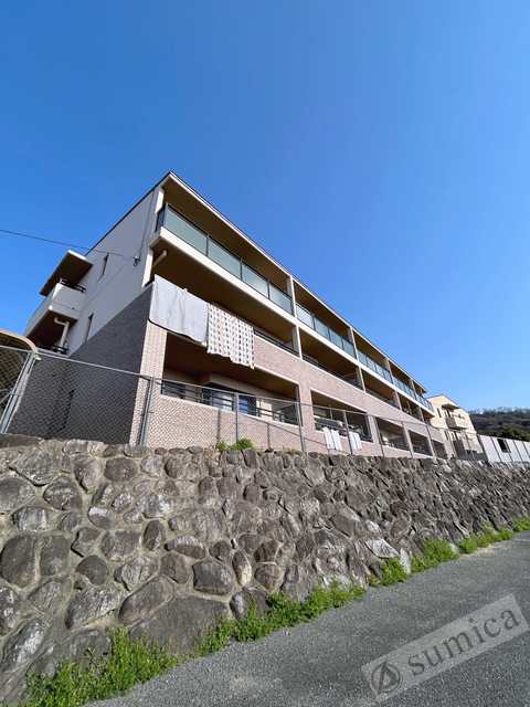 建物外観　緑豊かな静かな住宅街に立地
