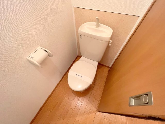 トイレ　清潔感のあるトイレは、誰もがリラックスできる空間です。