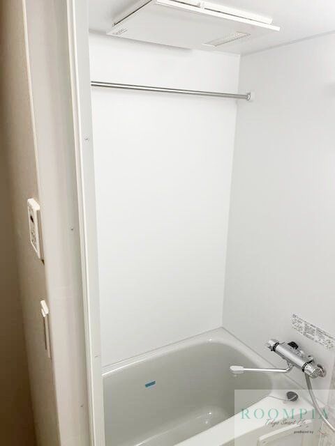 バス・シャワールーム　※同タイプの別のお部屋です。
