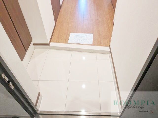 玄関　※同タイプの別のお部屋です。
