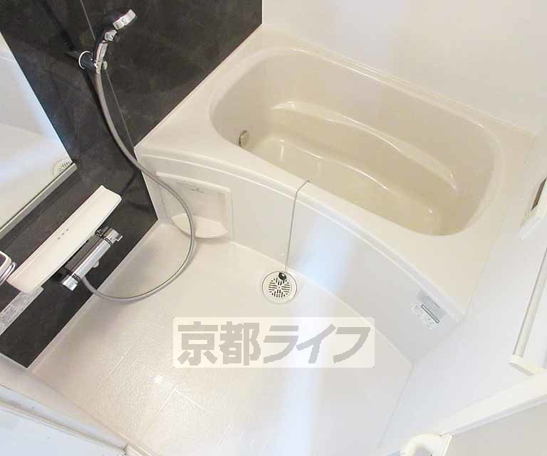バス・シャワールーム　シックな内装のお風呂場・
