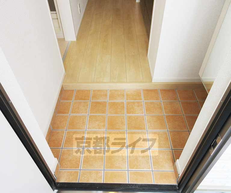 玄関　テラコッタ風タイルがオシャレ・
