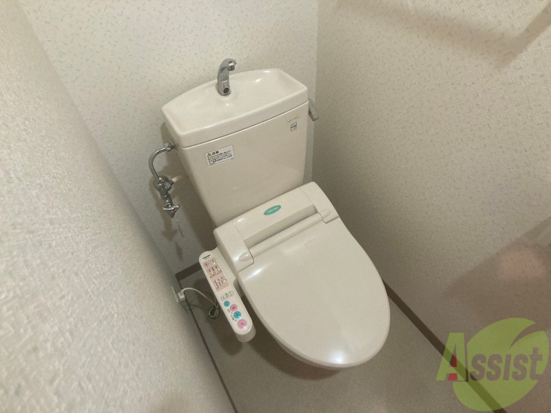 トイレ　ウォシュレット機能がついたトイレ。安心して使用できますね。