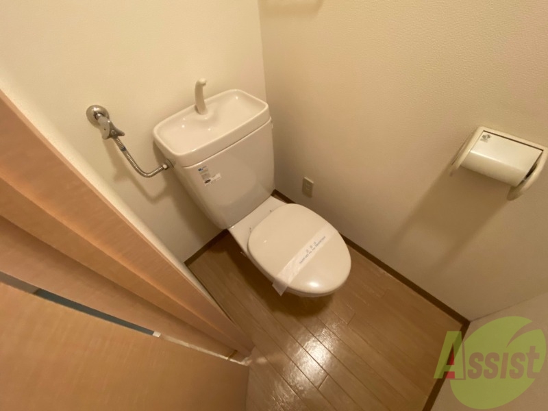 トイレ　こちらはトイレです。清潔感があり、安心して使用できます。