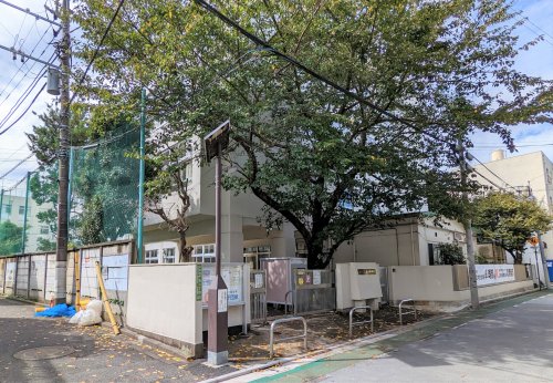 中学校　文京区立第十中学校（中学校）まで472m