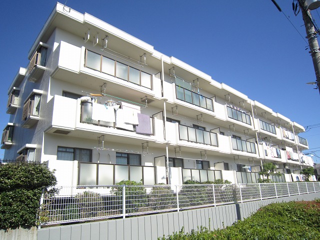建物外観　●前面棟無しで日当りバッチリですよ！