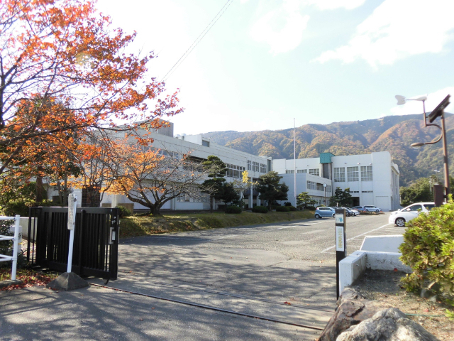 中学校　池田町立池田中学校（中学校）まで2818m