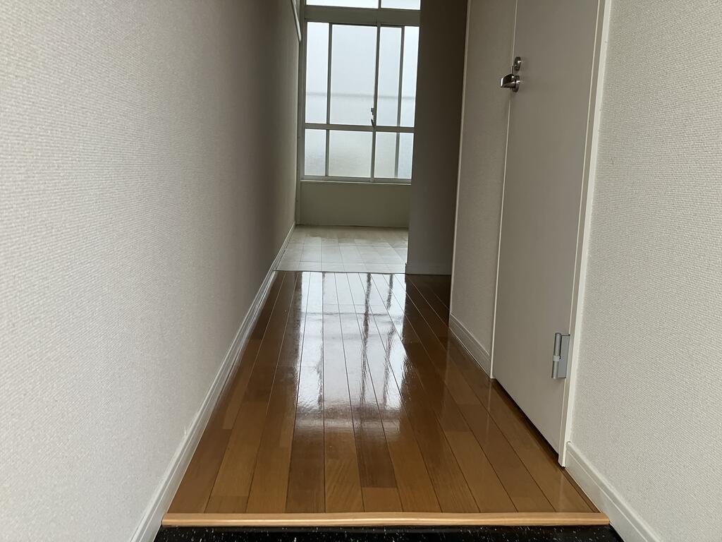 玄関　明るい居室です。