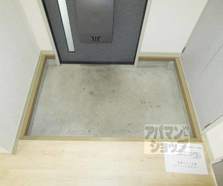 玄関　１０１号室の写真です。