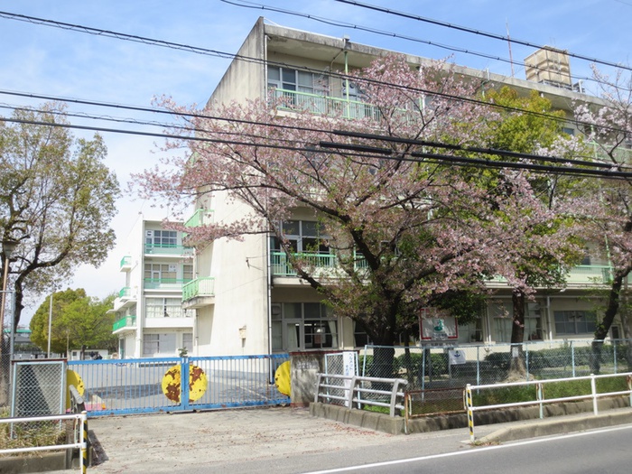 小学校　上条小学校（小学校）まで977m