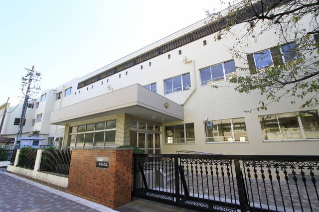 小学校　山吹小学校（小学校）まで760m