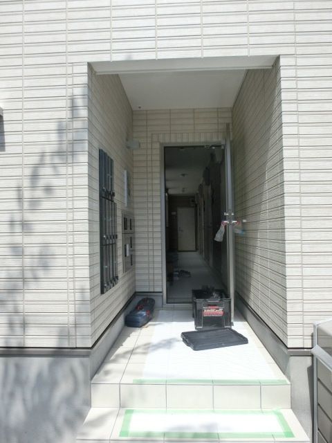 エントランス　建物へはこちらからどうぞ