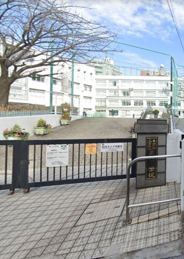 中学校　文京区立第八中学校（中学校）まで278m