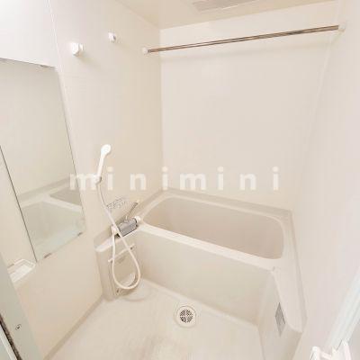 バス・シャワールーム　※写真は別号室のものです。現状優先でお願い致します。
