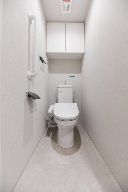 トイレ　※写真は同タイプ住戸です。