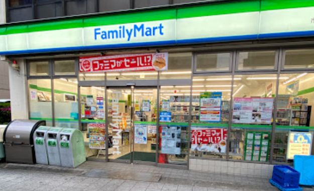 コンビニ　ファミリーマート 市岡一丁目店（コンビニ）まで219m