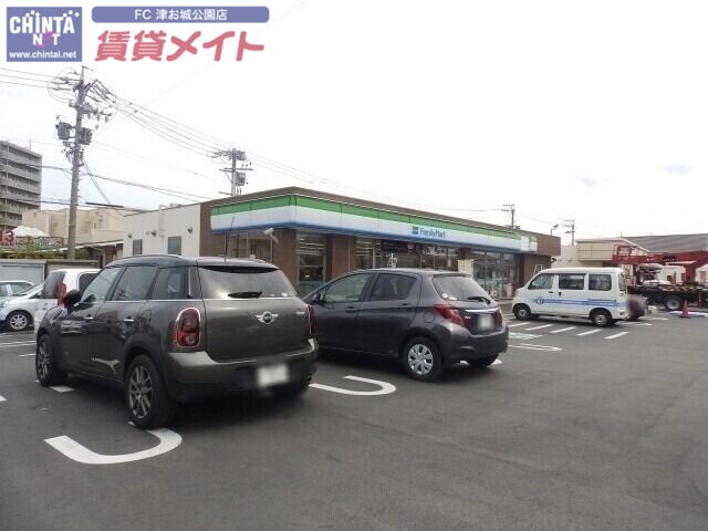 コンビニ　ファミリーマート津市ヨットハーバー店（コンビニ）まで120m