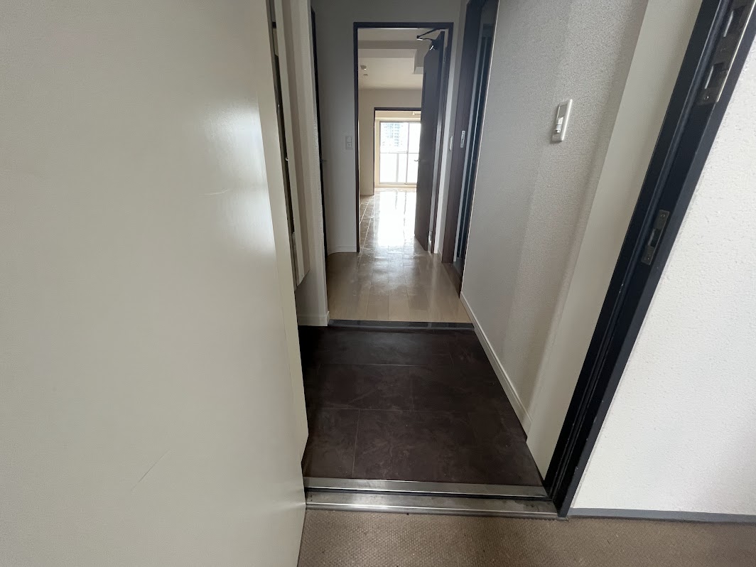 玄関　※同建物の別のお部屋の写真です。