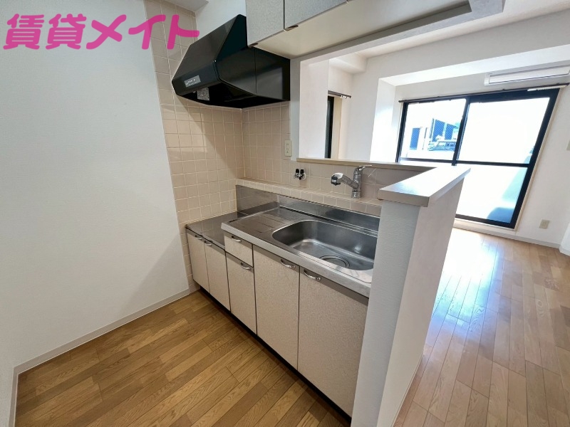 キッチン　反転タイプ参考写真