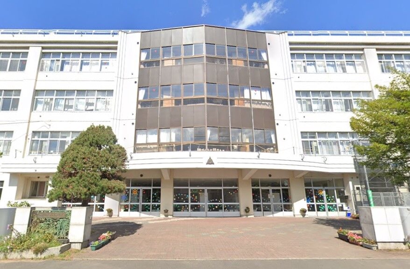 中学校　札幌市立中の島中学校（中学校）まで689m
