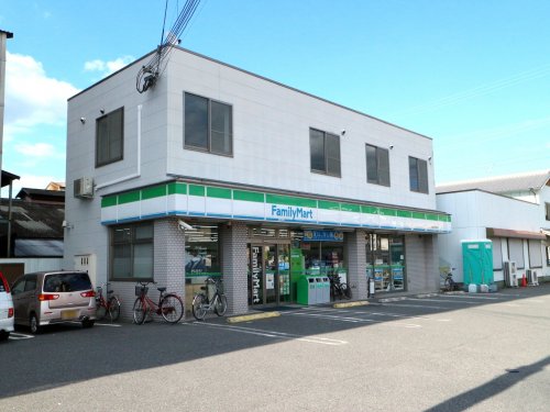 コンビニ　ファミリーマート近鉄筒井駅前店（コンビニ）まで217m