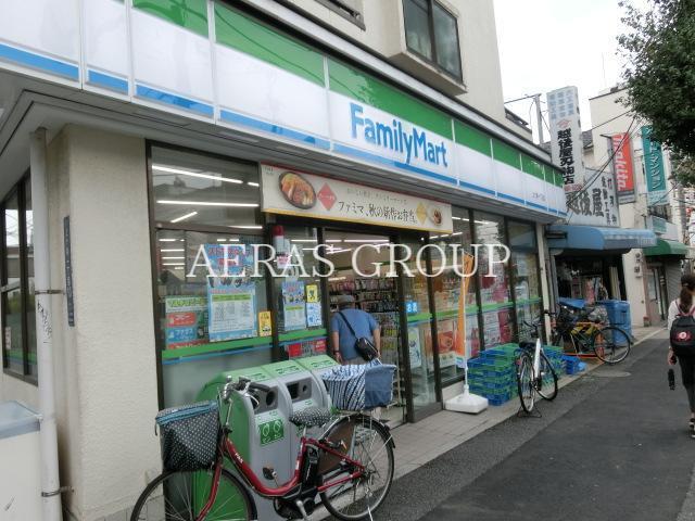 コンビニ　ファミリーマート上十条一丁目店（コンビニ）まで108m