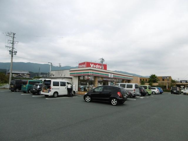 コンビニ　セブンイレブン（コンビニ）まで970m
