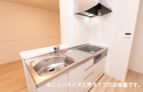 キッチン　※参考写真　同建築メーカー施工の同間取完成他物件のものです。
