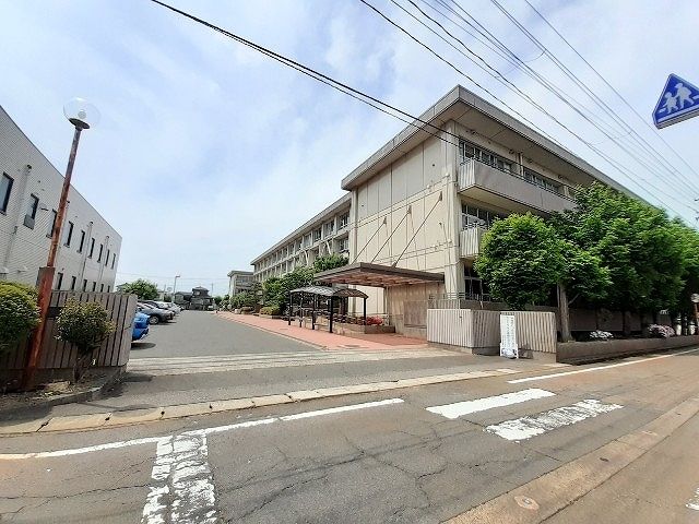 中学校　三条第三中学校（中学校）まで1100m