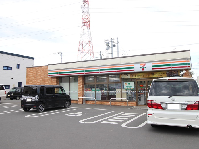 コンビニ　セブンイレブン（コンビニ）まで210m