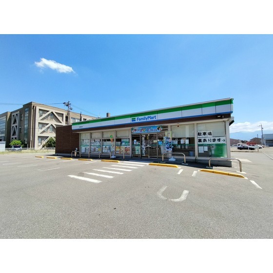 コンビニ　ファミリーマート長野東通り店（コンビニ）まで810m