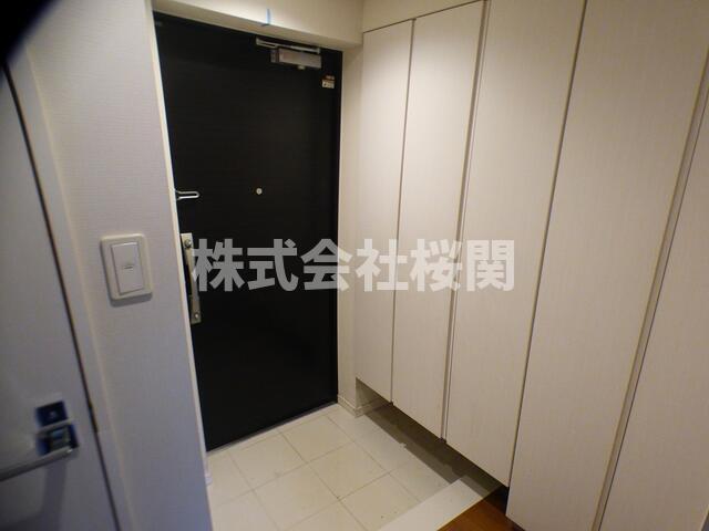 玄関　リフォーム工事前の写真