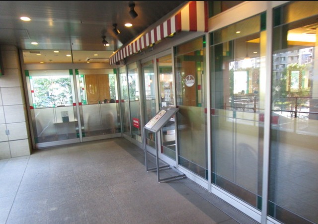 飲食店　サイゼリヤ白金高輪店（飲食店）まで555m