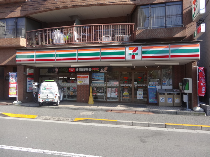 コンビニ　セブンイレブン（コンビニ）まで220m