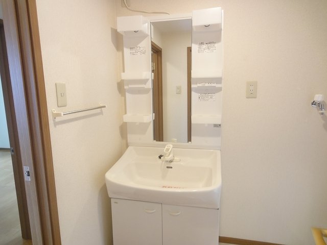 洗面設備　コンパクトで使いやすい洗面所