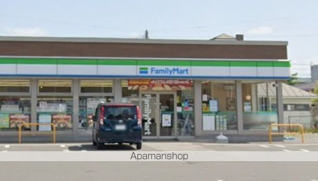 コンビニ　ファミリーマート（コンビニ）まで650m