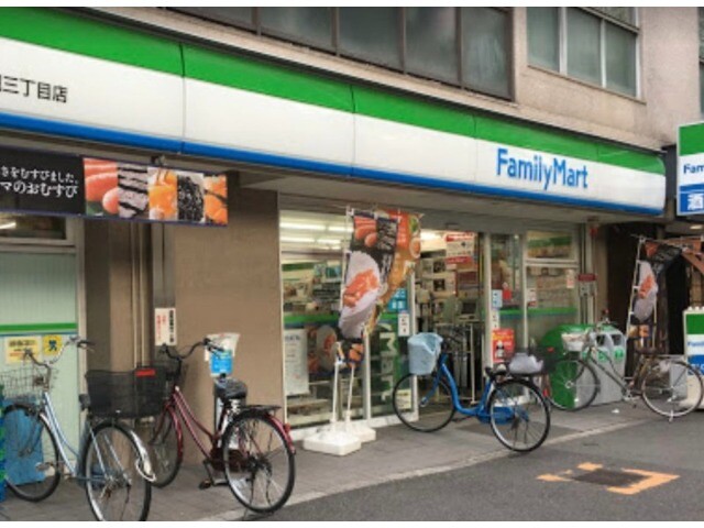 コンビニ　ファミリーマート京町堀三丁目店（コンビニ）まで133m