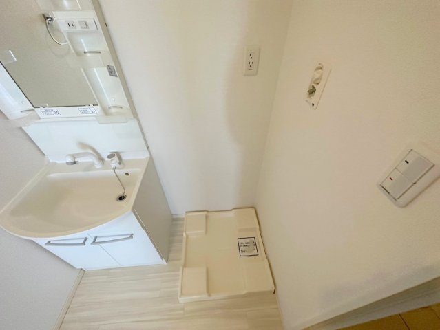 その他設備　嬉しい室内洗濯機置場。これで洗濯機も長持ちしますね。