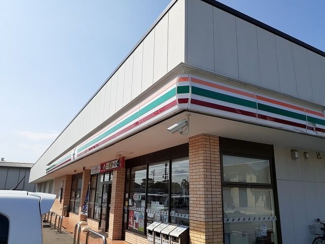 コンビニ　セブンイレブン富里七栄東店（コンビニ）まで400m