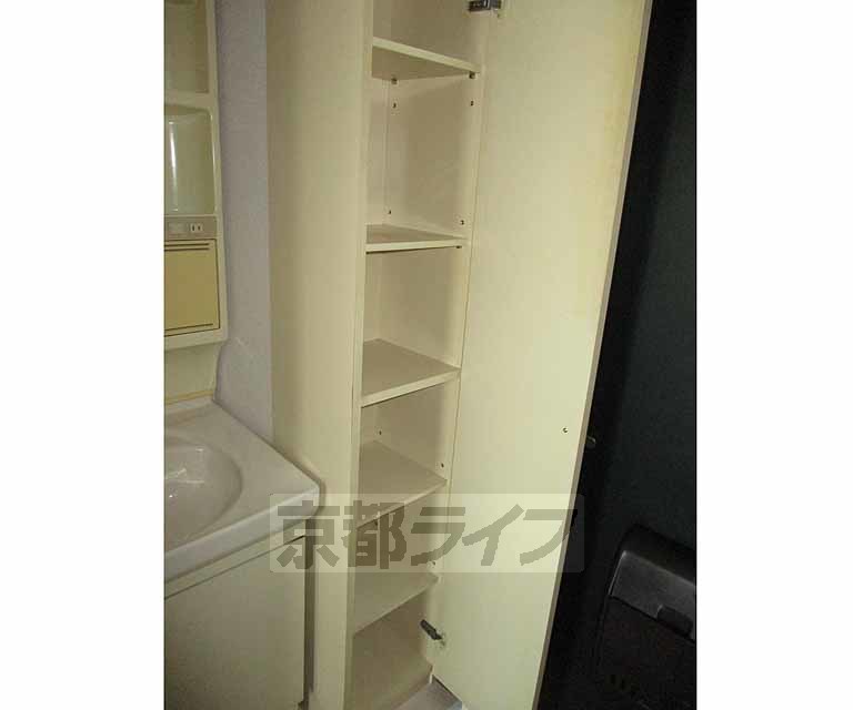 収納　奥行きあるお部屋。