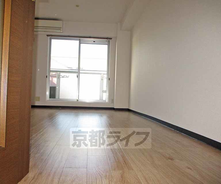 居室・リビング　シックなお部屋です。